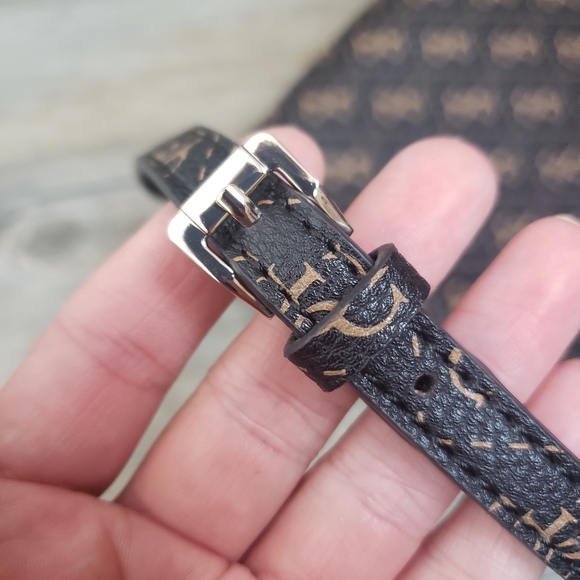 GUESS | Crossbody Adjustable Strap Womens Purse - Picture 13 of 13